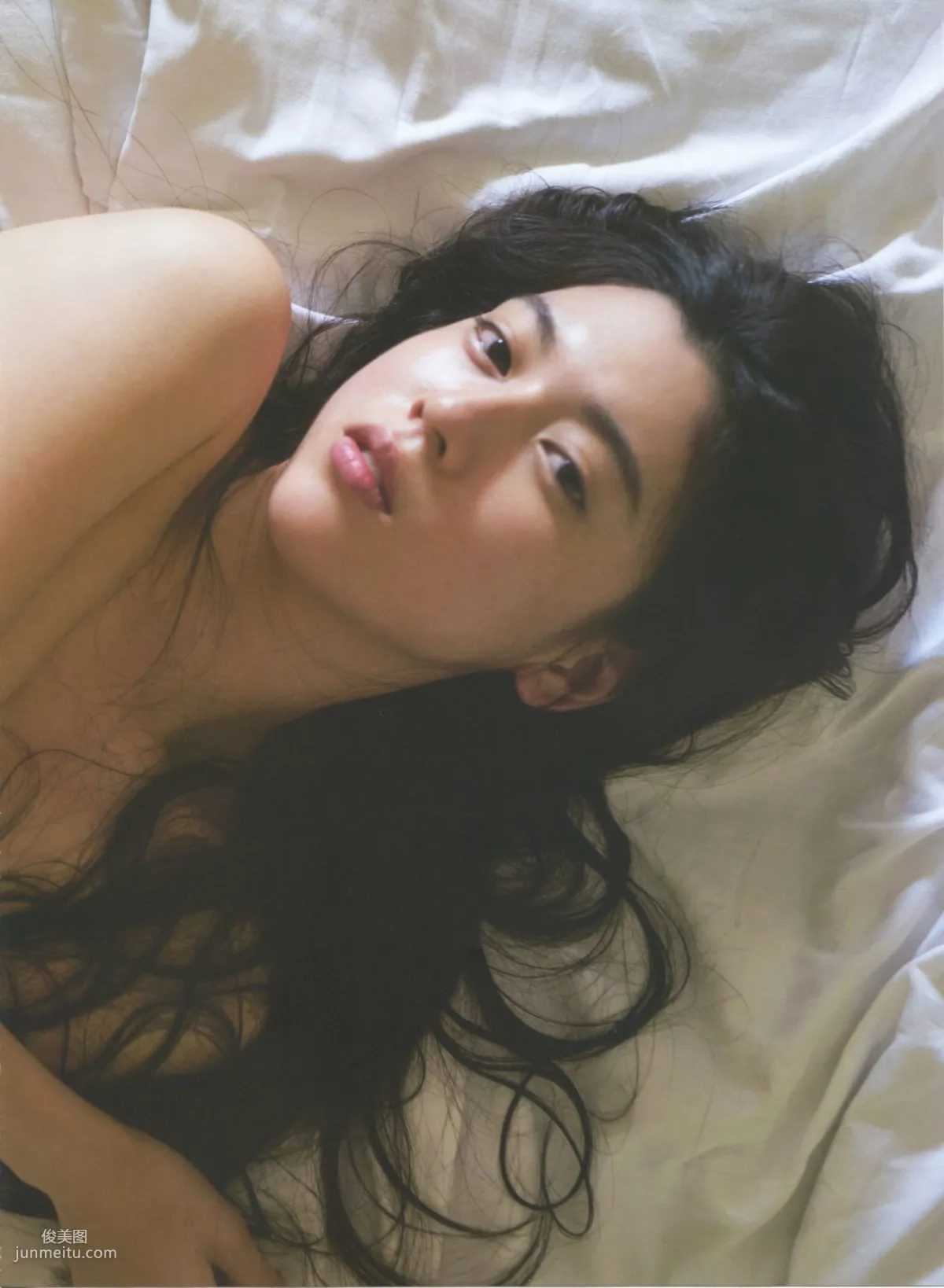 Ayaka Miyoshi 三吉彩花 《わたし》[PB写真集]96