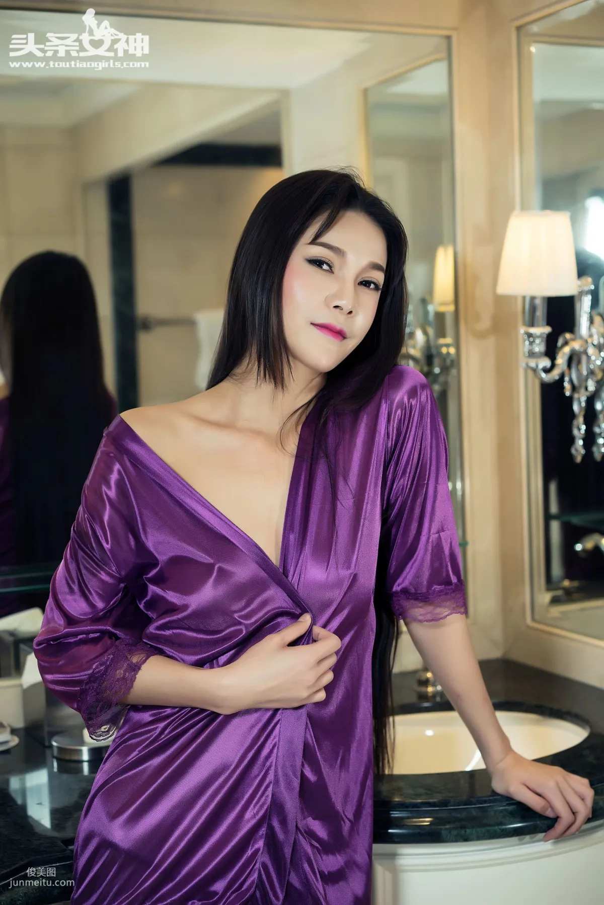 刘雨露《紫色浴袍的百分百加成》 [头条女神] 写真集25