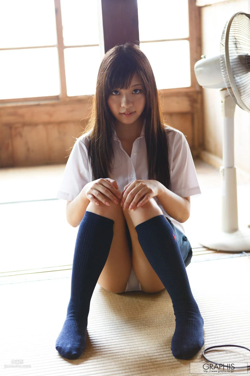 葉山めい/叶山芽衣 [Graphis] First Gravure 初脱ぎ娘 写真集32