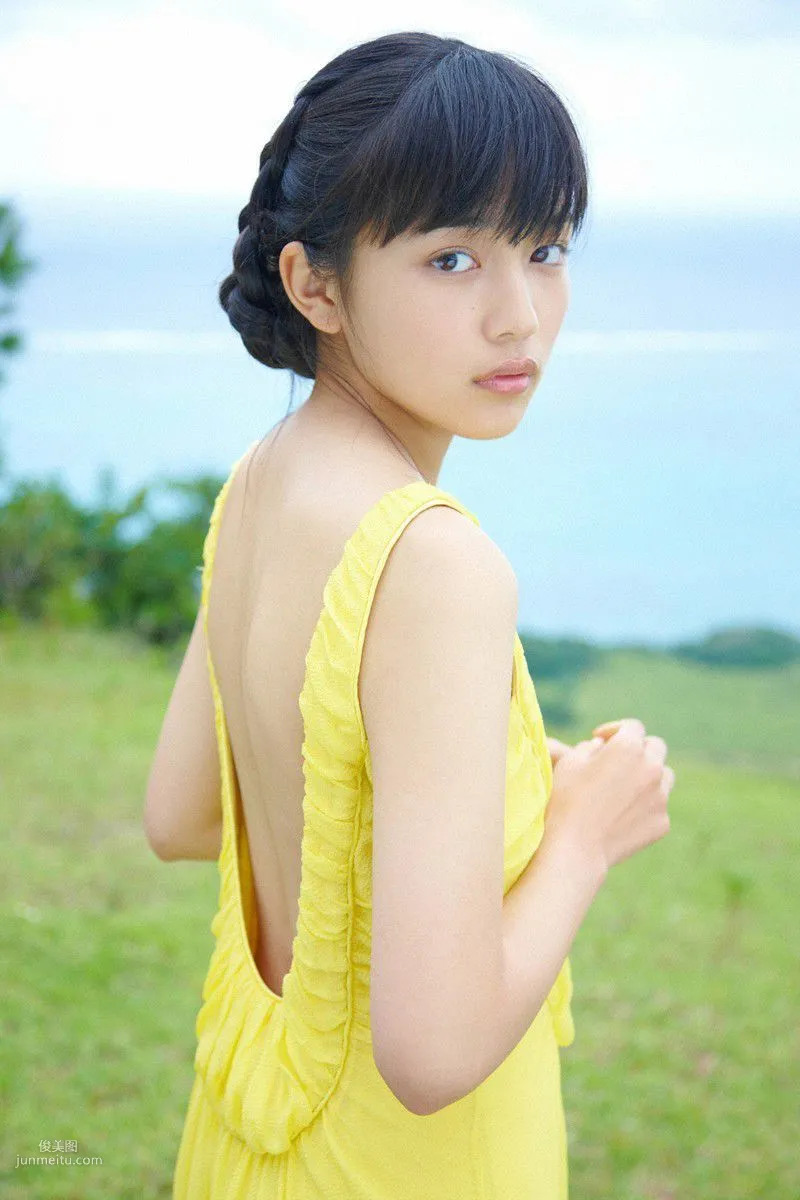 [Wanibooks] NO.100 Haruna Kawaguchi 川口春奈 写真集74