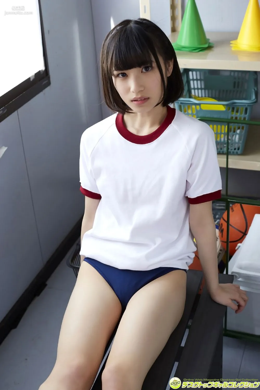 村上りいな《グミとアイドル大好きな美少女の制服物語！》 [DGC] 写真集65