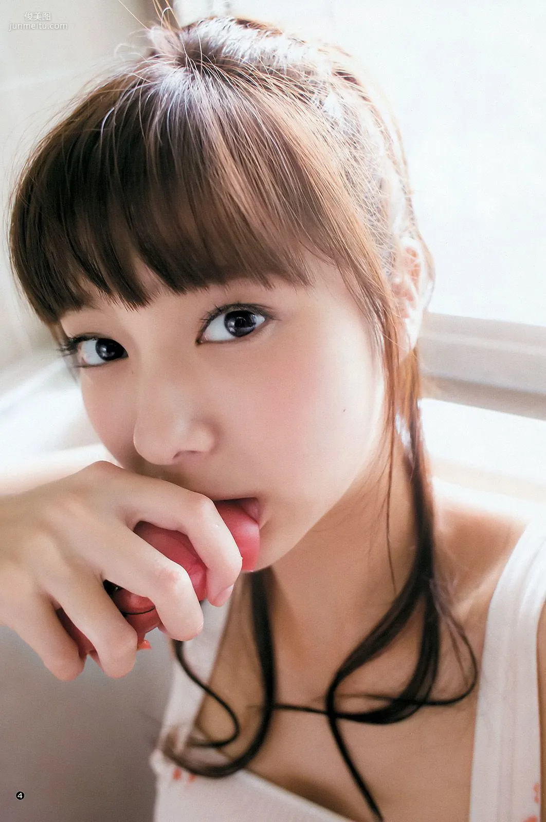 新川優愛 生駒里奈 [Weekly Young Jump] 2015年No.34 写真杂志5