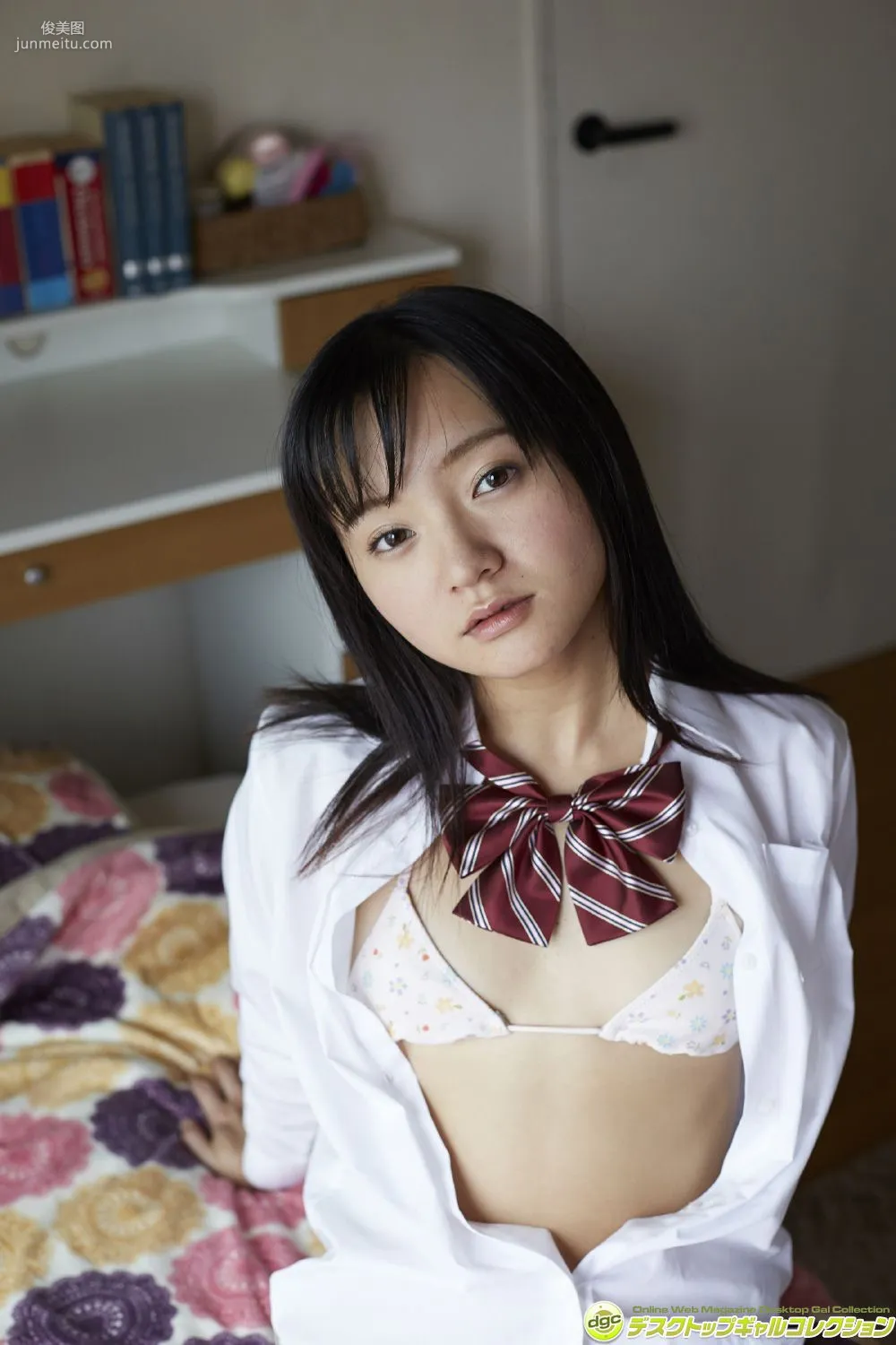 西永彩奈《人気のロリ系美少女が制服企画に再登場!》写真集 [DGC] NO.1232 38