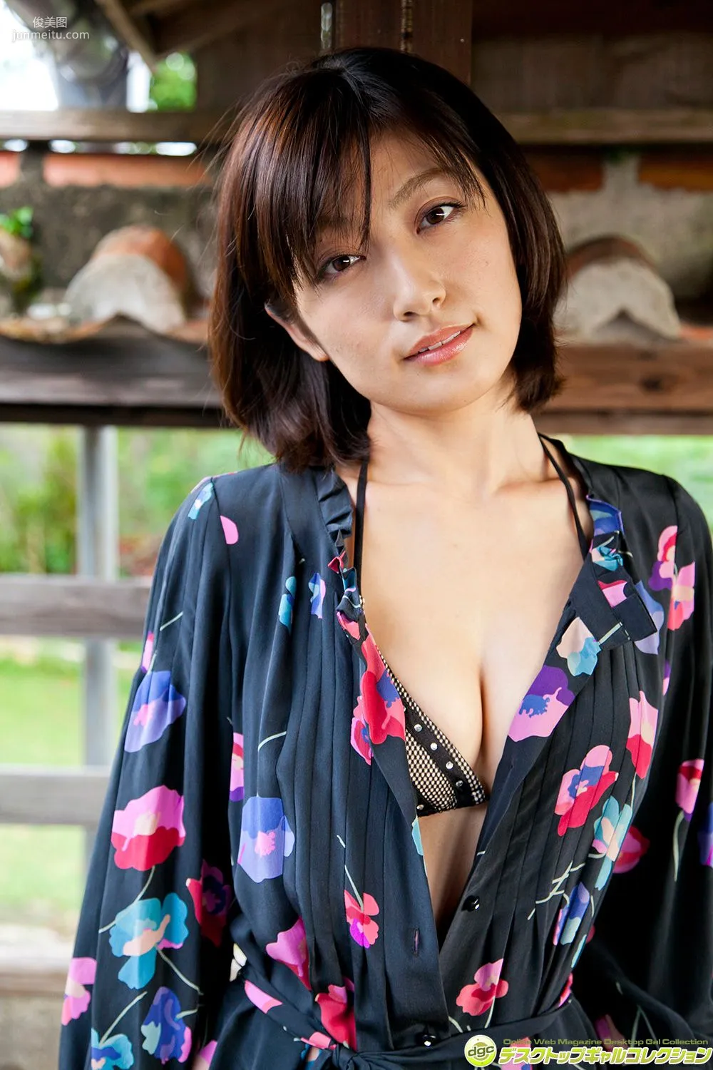 熊田曜子《ファンを魅了し続ける奇跡のクビレを堪能！》写真集 [DGC] NO.1248 48