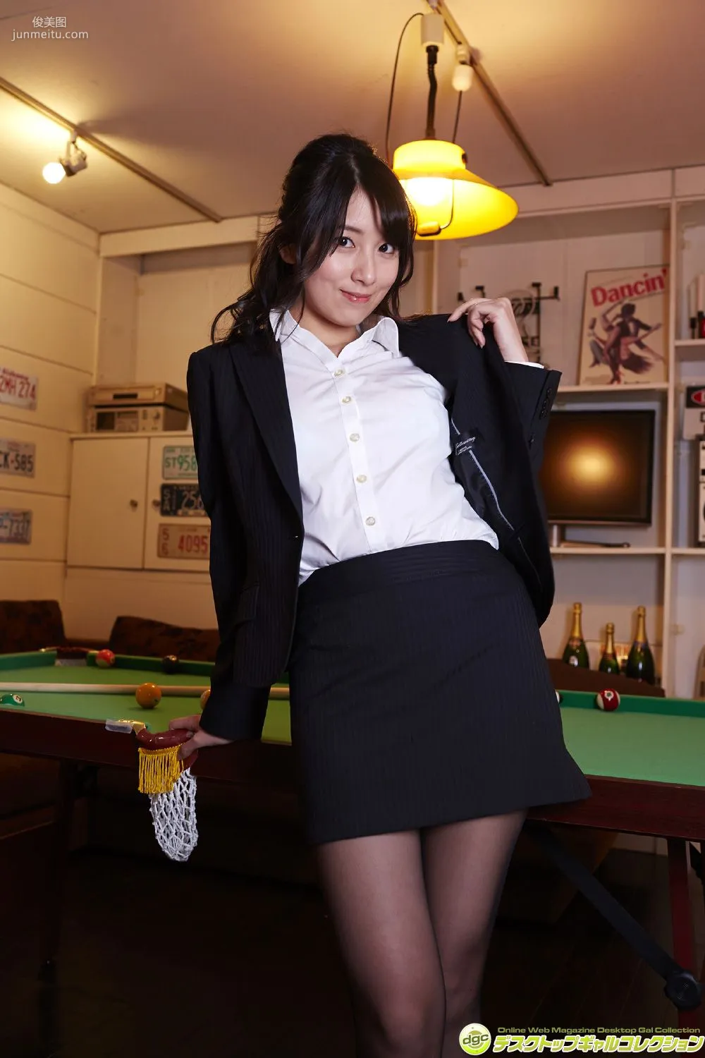 木嶋ゆり《制服が弾けるほどのムチムチボディで魅了！》写真集 [DGC] NO.1244 51