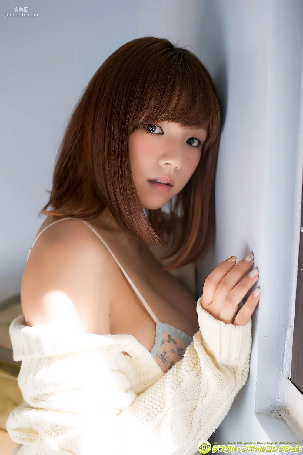 筱崎爱《グラビア不動の地位にある!圧倒的ロリ乳!》写真集 [DGC] NO.1275 71