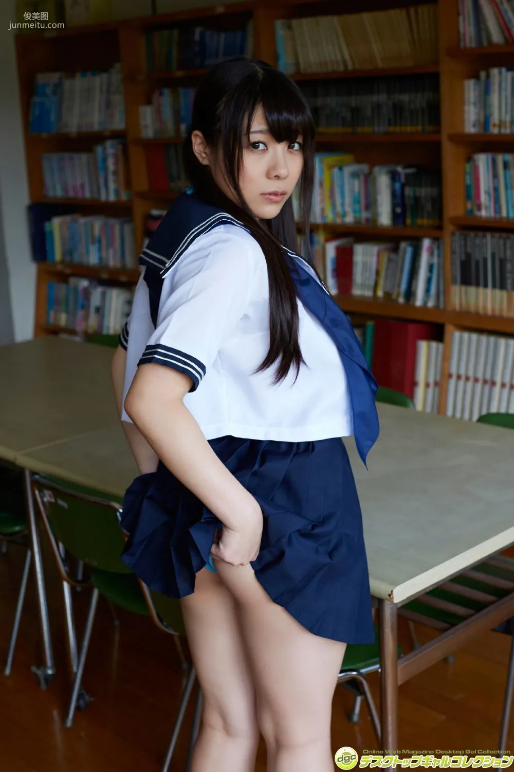 東條詩織《制服の下のFカップに完全ノックアウト!!》 写真集 [DGC] NO.1346 22