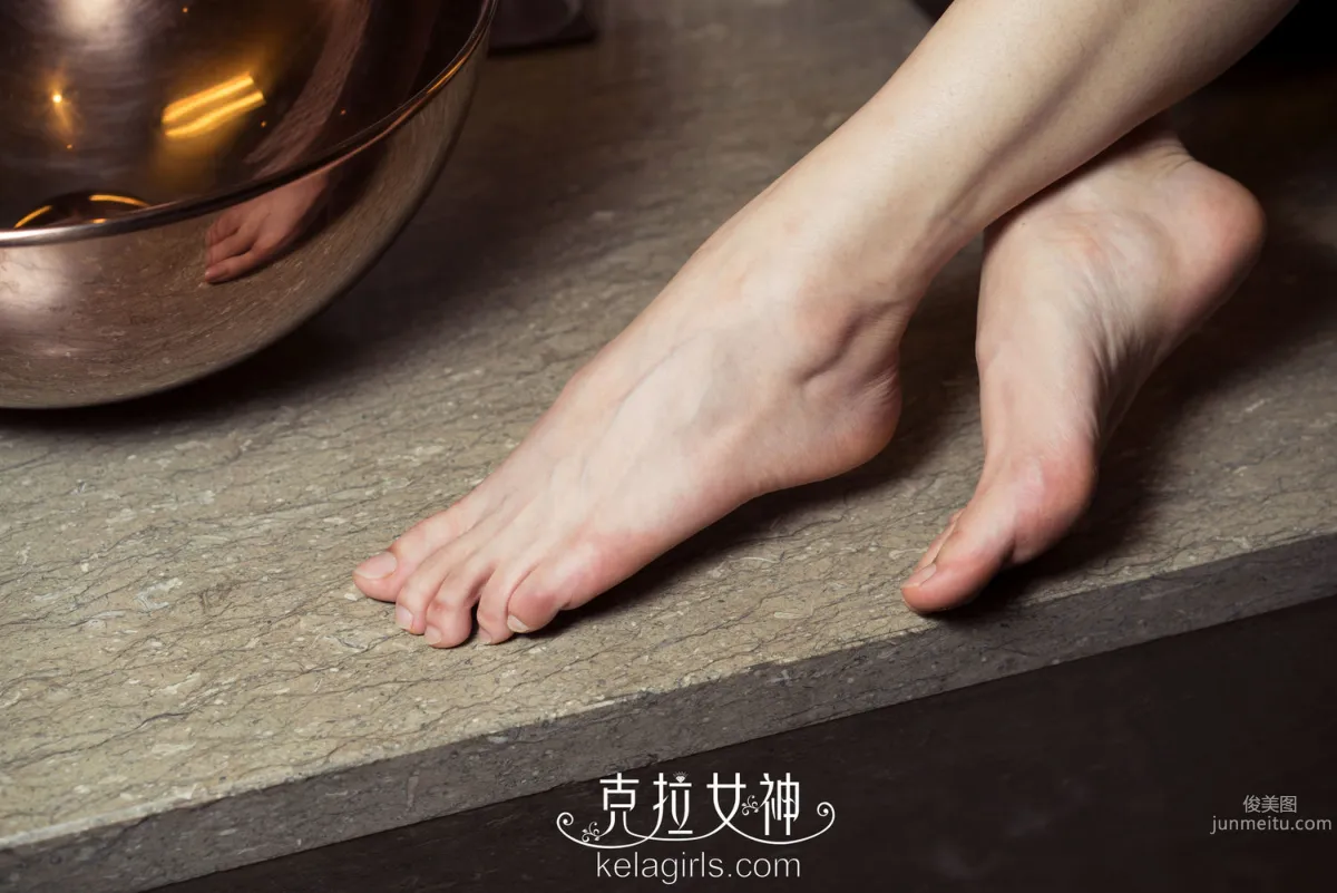 周拉拉《铜碗盛玉足》 [克拉女神] 写真集7