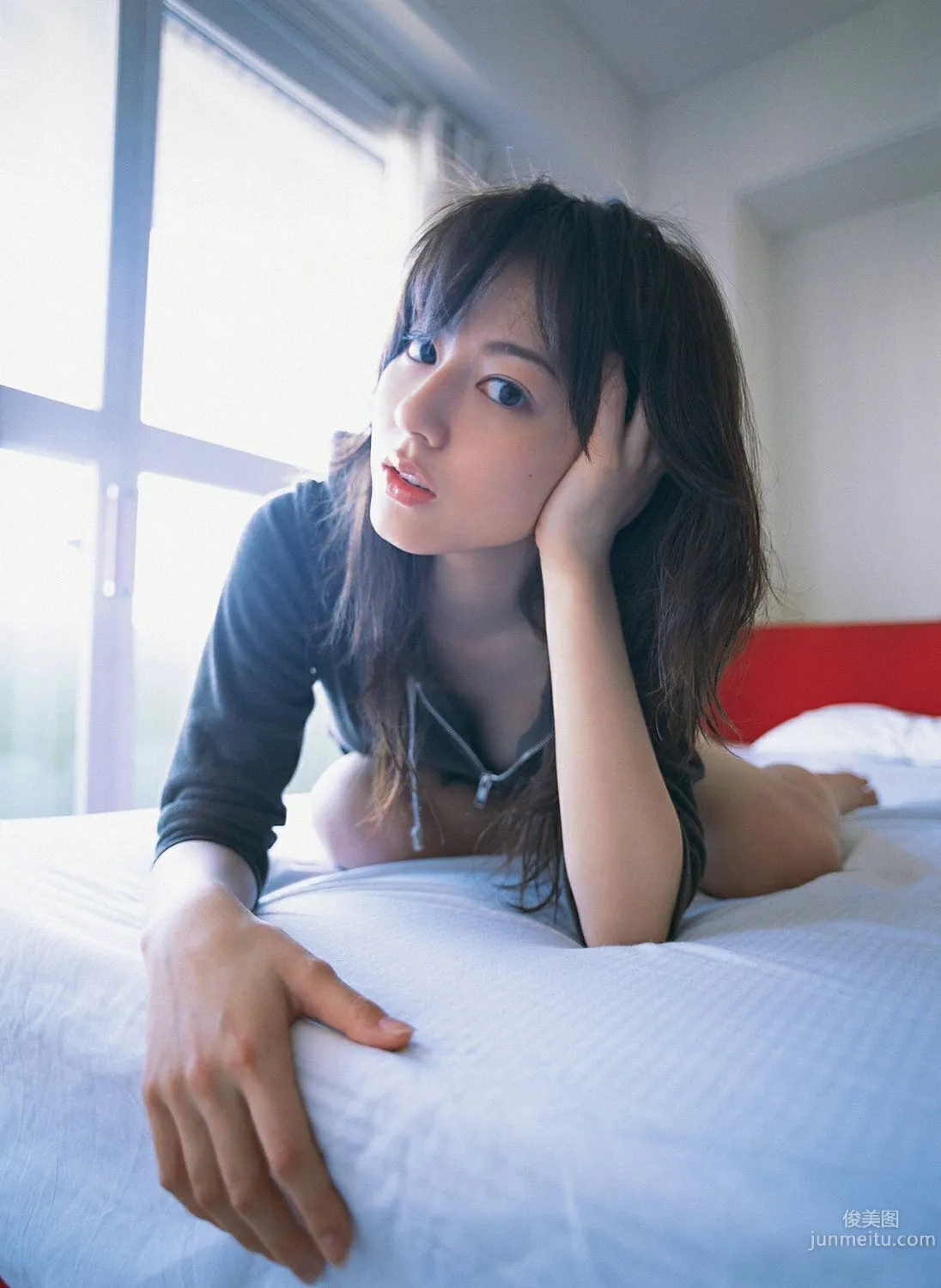 杉本有美《压倒的美少女》写真集 [YS Web] Vol.21884