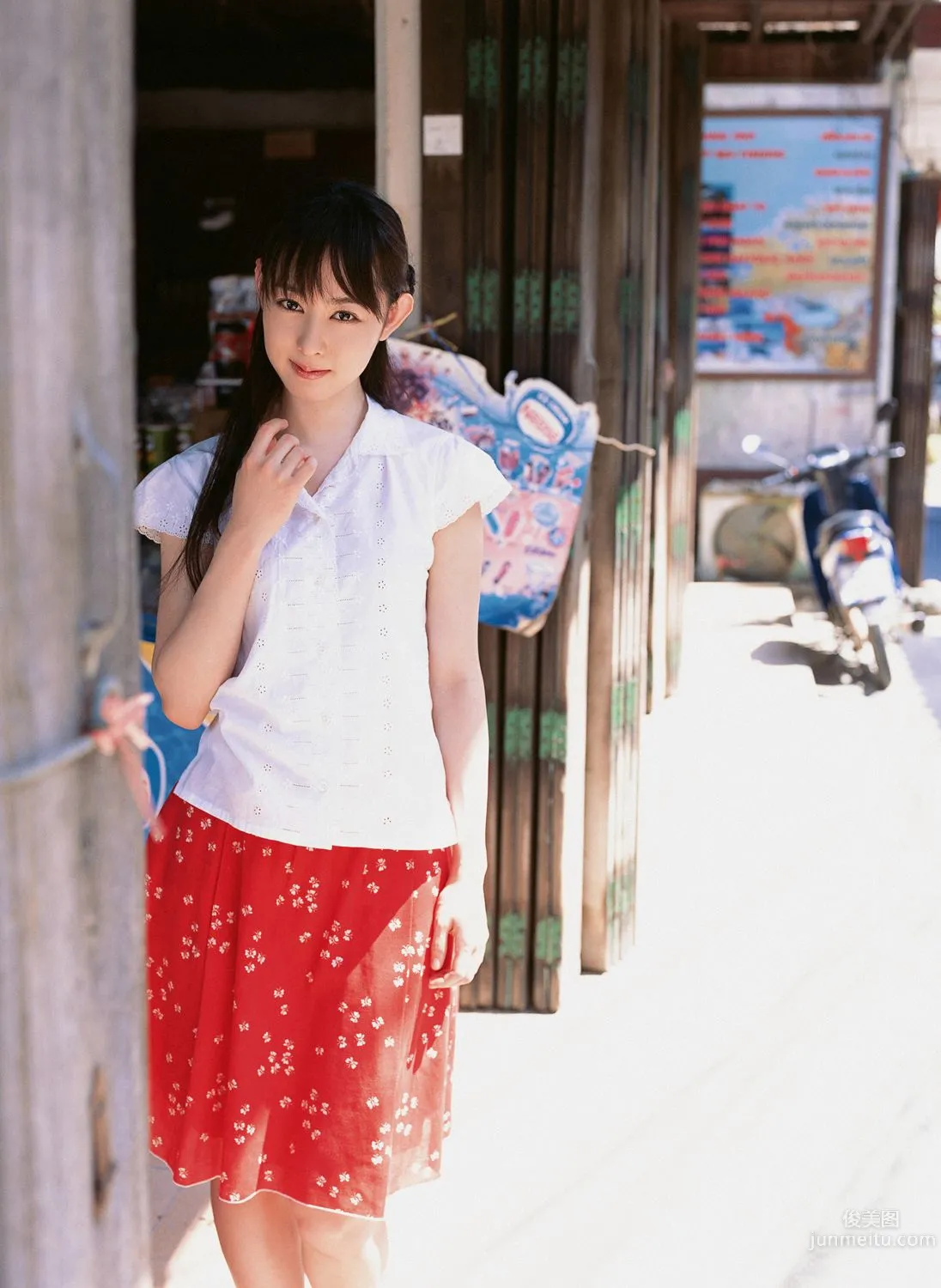 秋山莉奈《Watch Her Hip!》写真集 [YS Web] Vol.20016