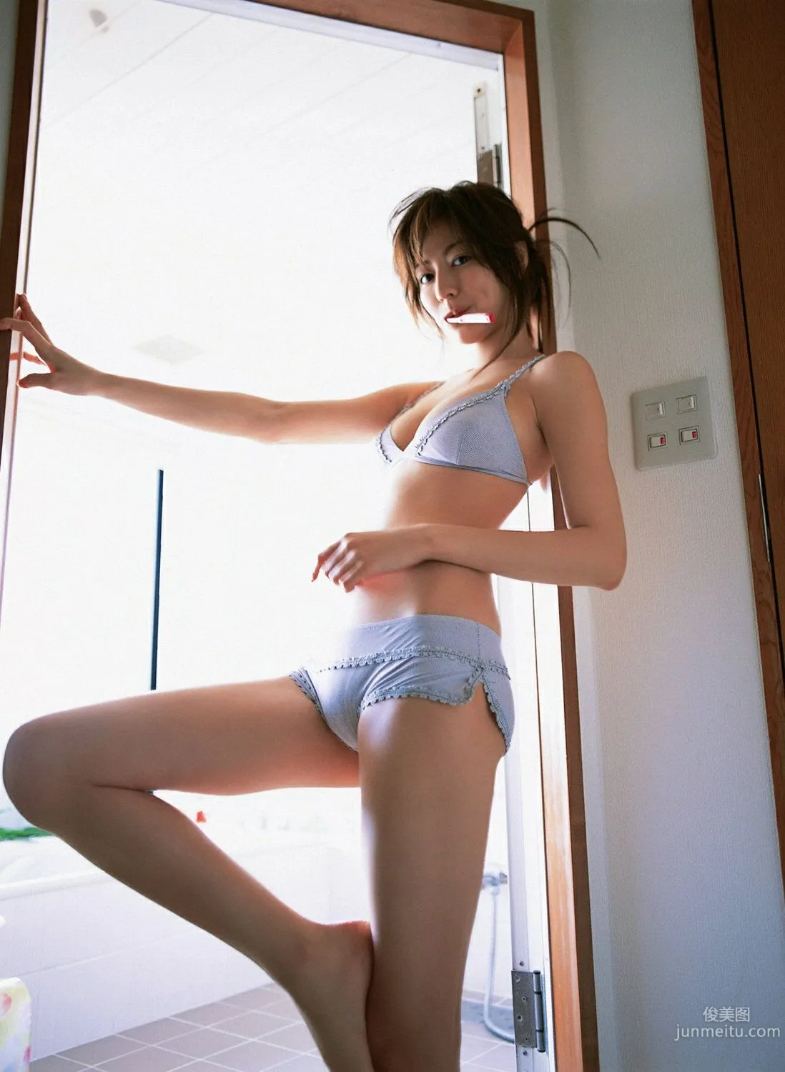 杉本有美《压倒的美少女》写真集 [YS Web] Vol.21891