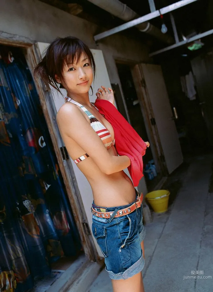 工藤里纱《Queen of Smile》写真集 [YS Web] Vol.16437