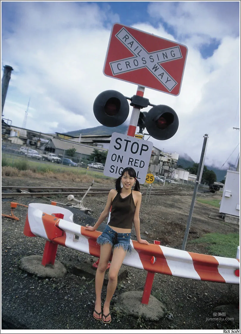 戸田恵梨香《Nature》 [Photobook] 写真集80