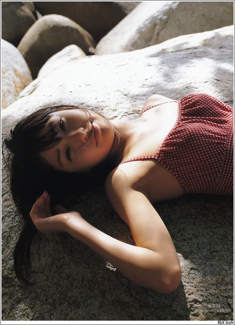 戸田恵梨香《Nature》 [Photobook] 写真集30