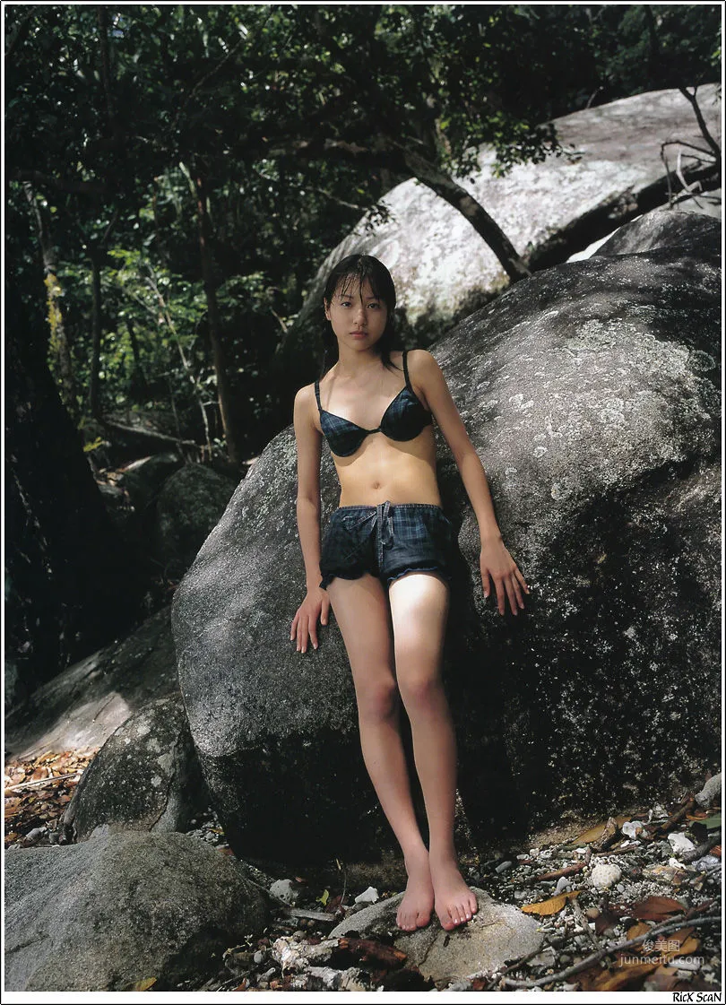 戸田恵梨香《Nature》 [Photobook] 写真集55