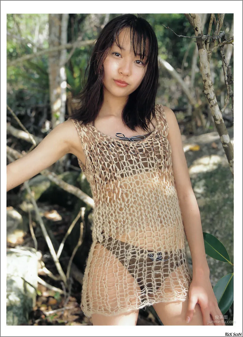 戸田恵梨香《Nature》 [Photobook] 写真集40