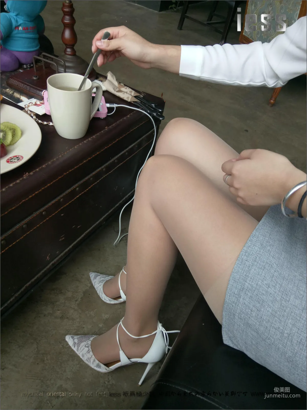 丝足便当052 宁宁 《唯美食与美腿不可辜负》[IESS异思趣向] 写真集88