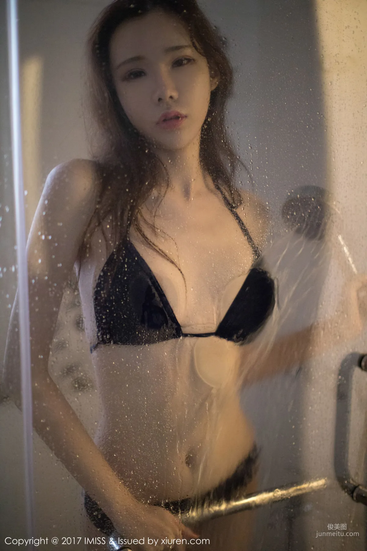 萌琪琪Irene《泳池湿身》 [爱蜜社IMiss] VOL.205 写真集29