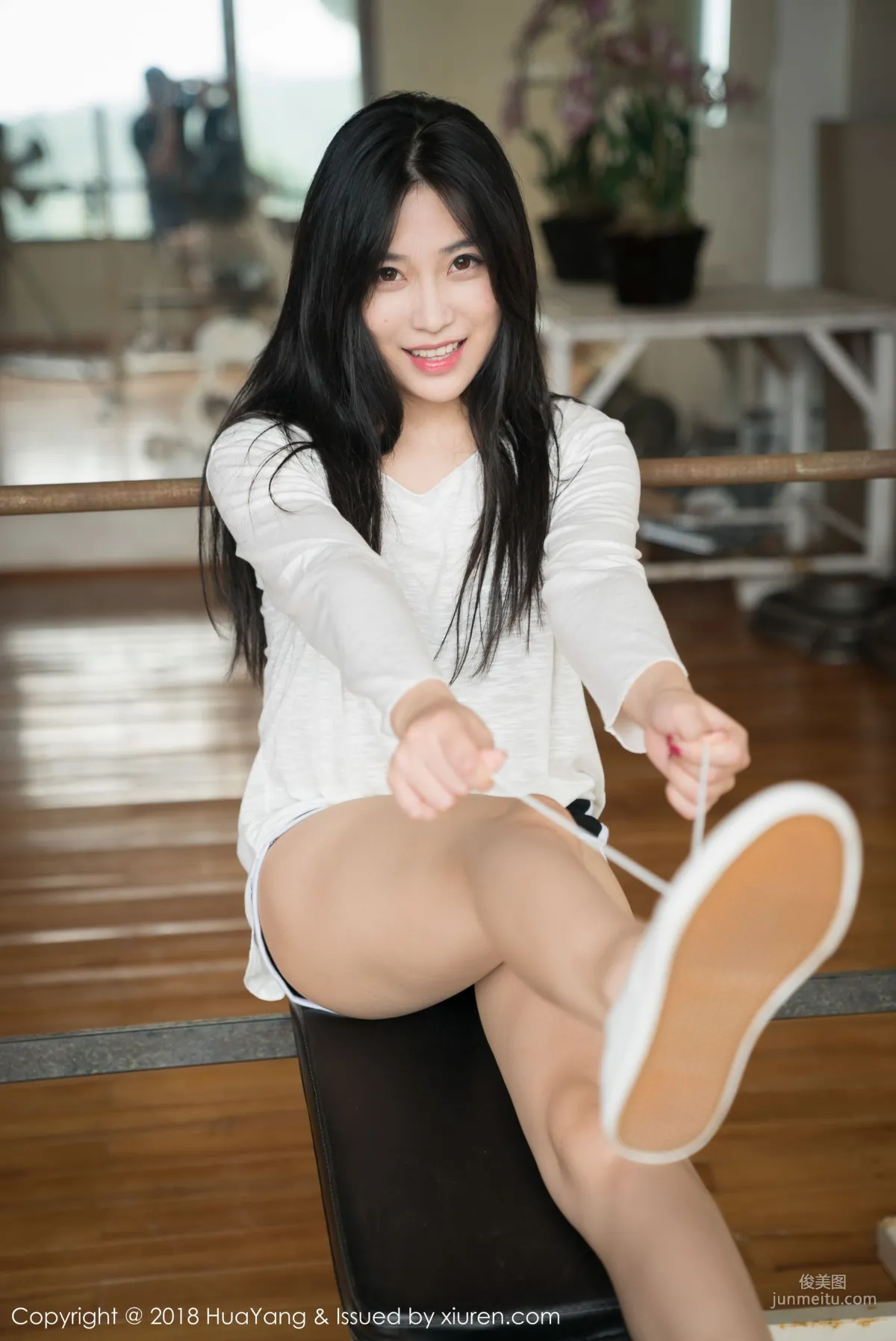 许诺Sabrina《泰国旅拍》运动装+超短裙 [花漾HuaYang] Vol.029 写真集11