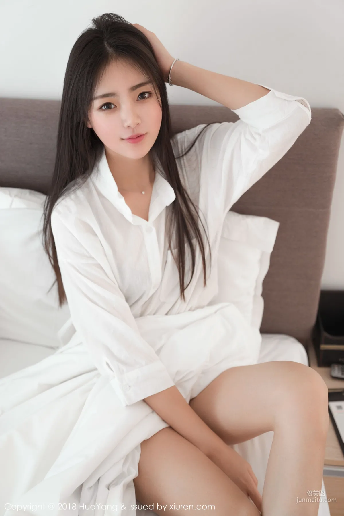 可樂Vicky《毛衣+白衬衫》 [花漾HuaYang] Vol.027 写真集23