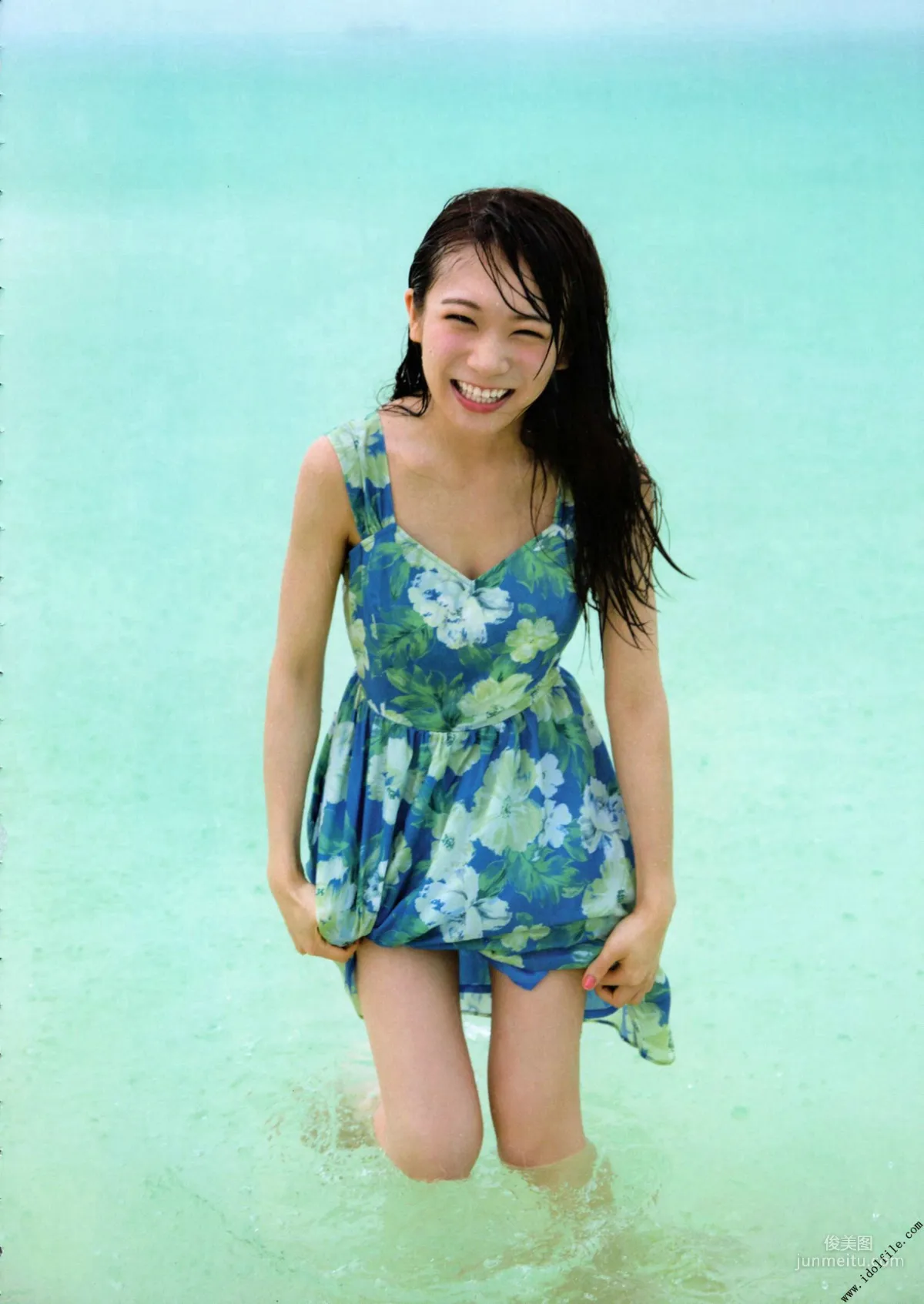 秋元真夏 1st《真夏の気圧配置》 [PhotoBook] 写真集26