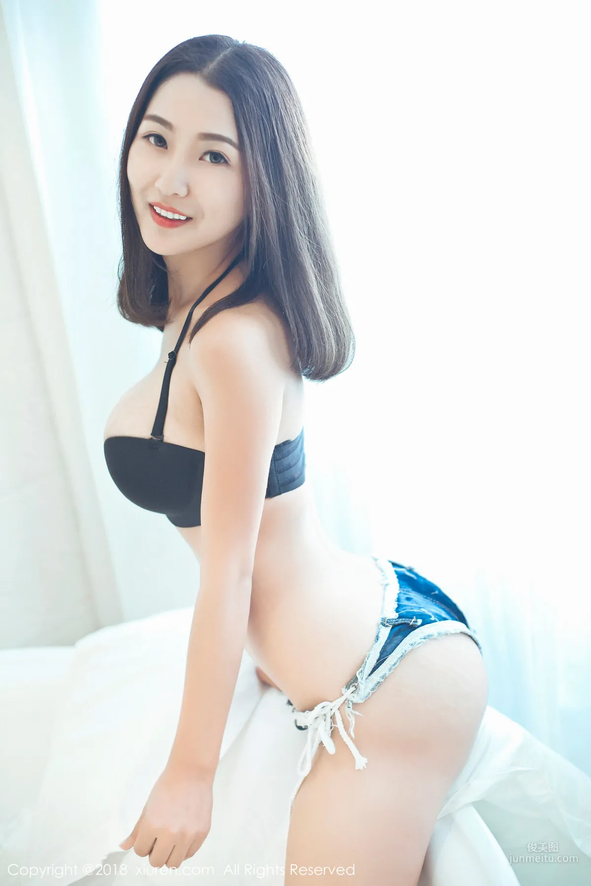 七月Julie《极品豪乳细腰的软姊妹》 [秀人XIUREN] No.964 写真集40