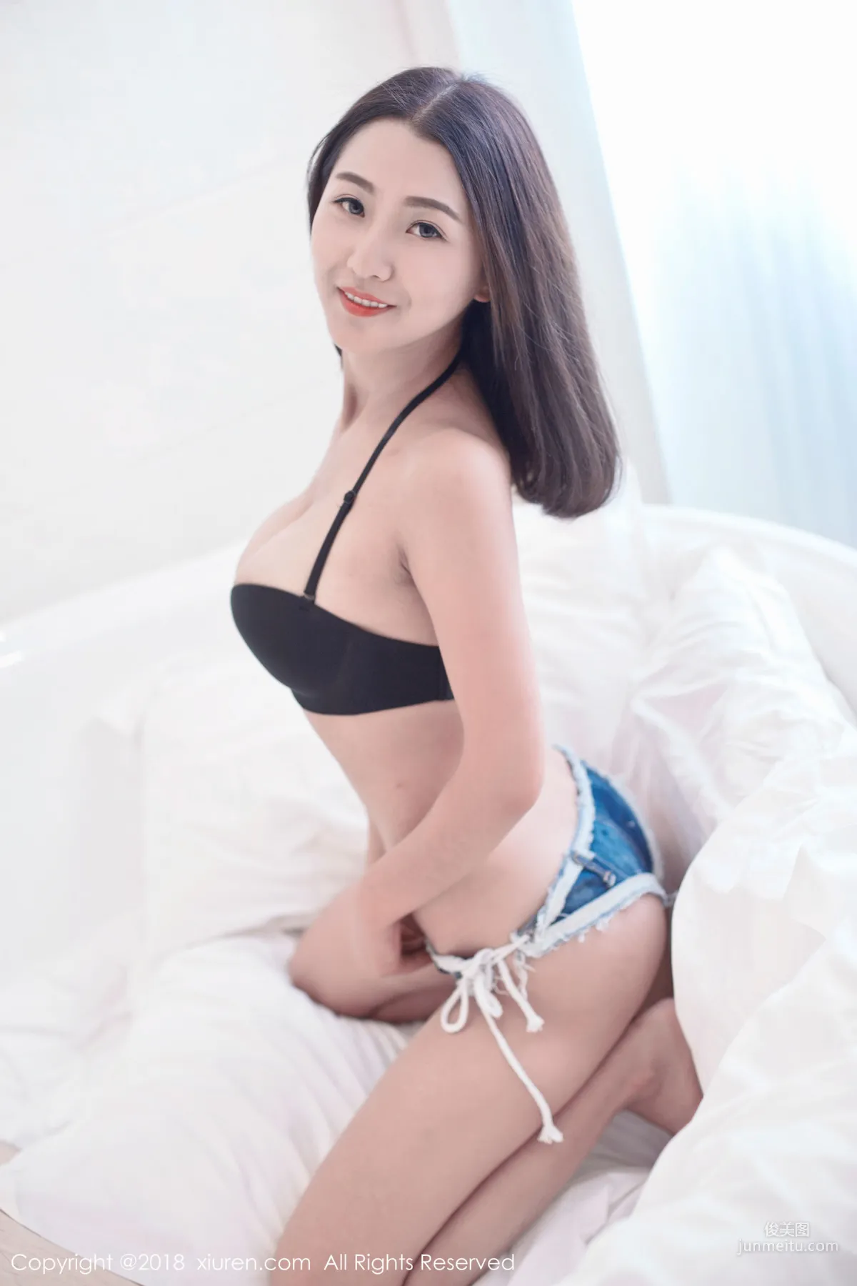 七月Julie《极品豪乳细腰的软姊妹》 [秀人XIUREN] No.964 写真集45