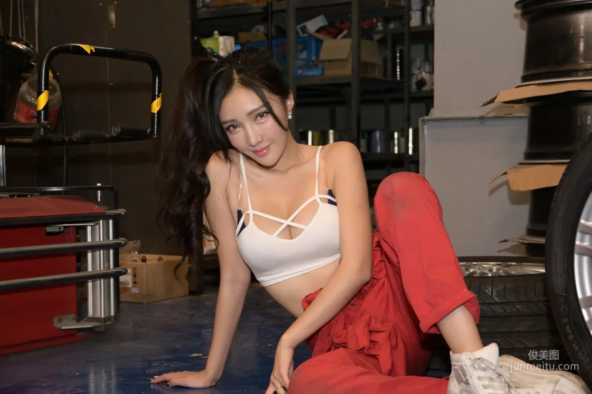 [台湾正妹] 赵芸Syuan《美颜的汽车修理工》 写真集41