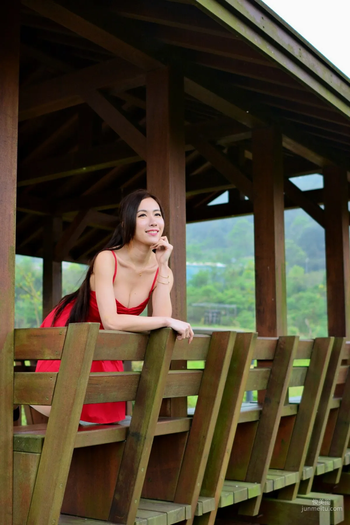 [台湾网红美女] Dora妍希《山水綠外拍（三套服装）》 写真集43