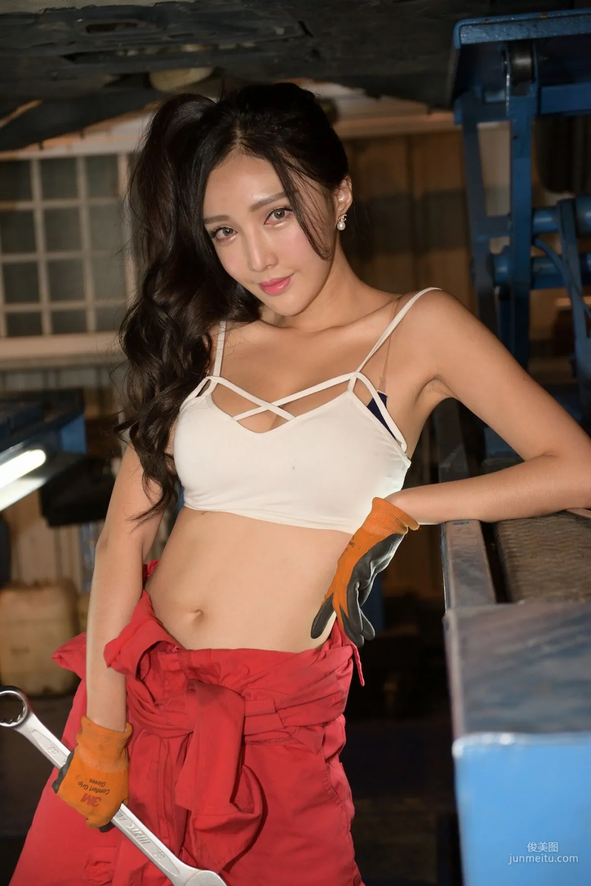 [台湾正妹] 赵芸Syuan《美颜的汽车修理工》 写真集5