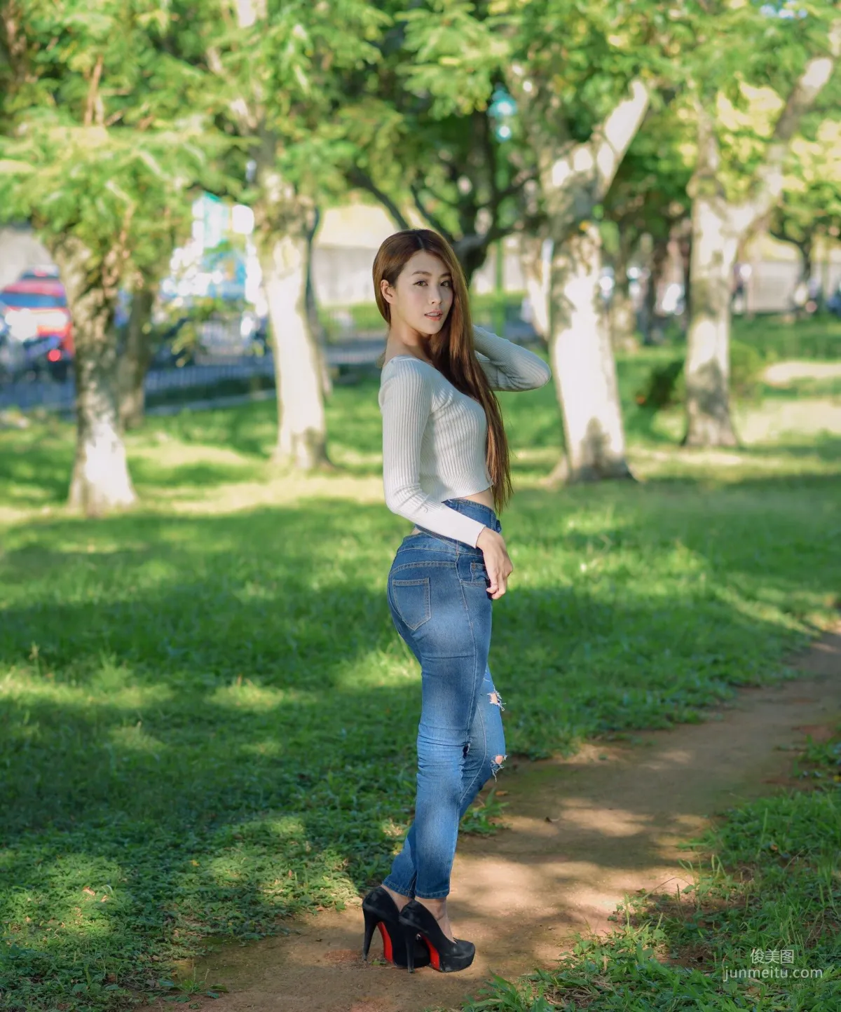 [台湾嫩模] 夏晴Miso《公园牛仔紧身裤美腿》 写真集55