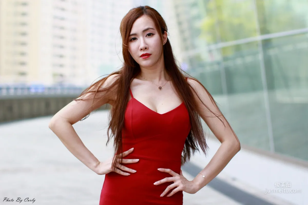[台湾正妹] Dora妍希《高雄巨蛋~吊带包臀红裙》 写真集83