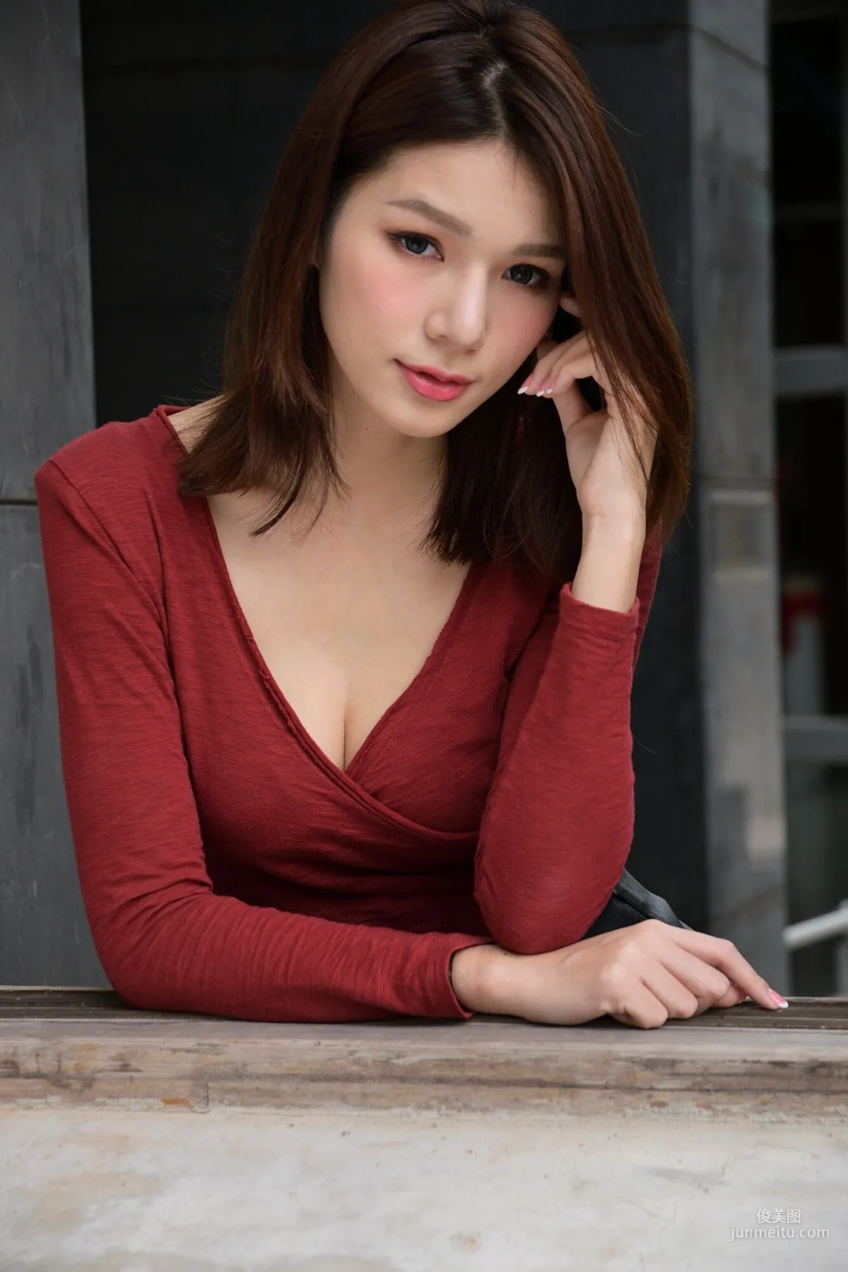 [台湾网红美女] Kate - 外拍超短皮裙系列 写真集32