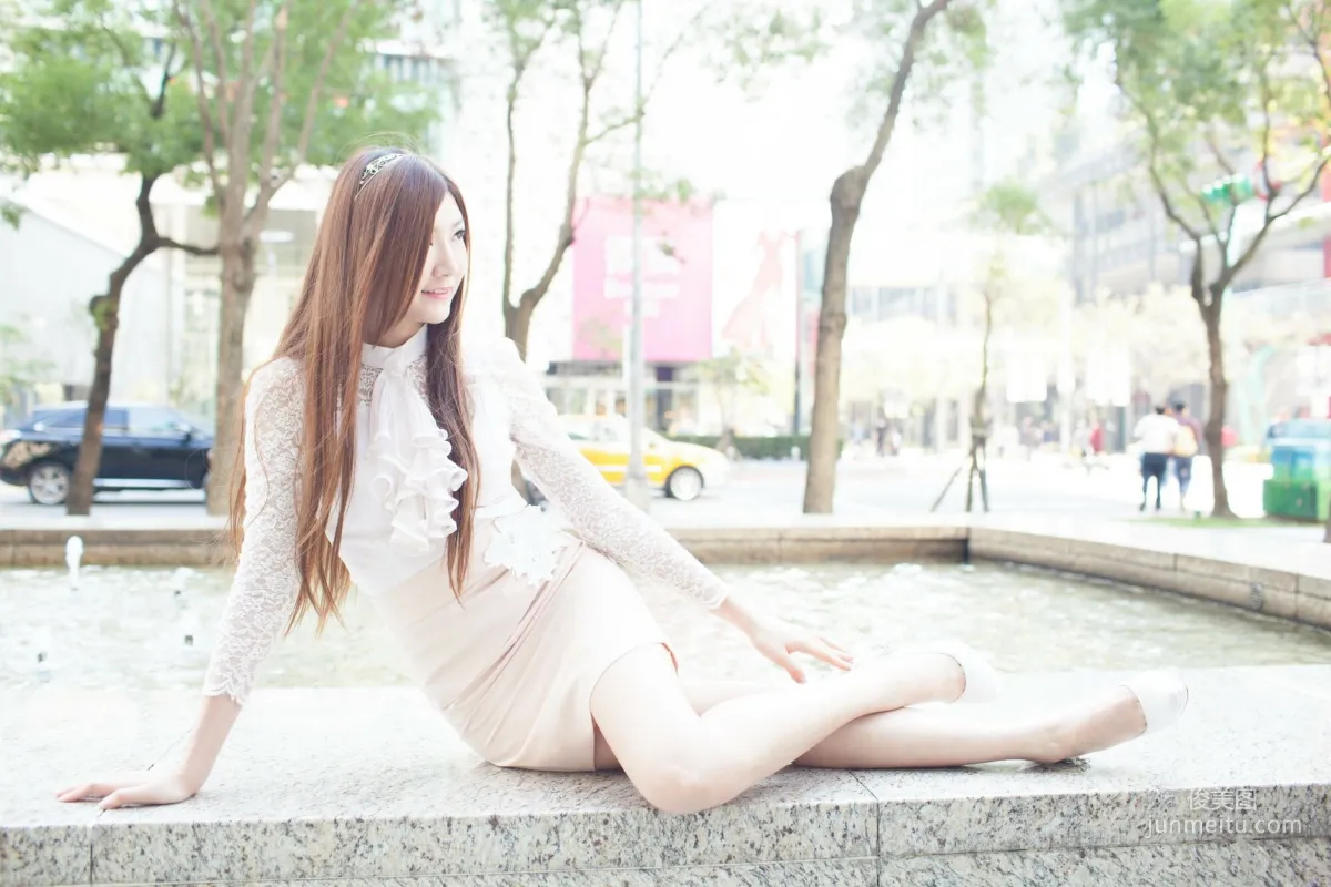 [台湾正妹] Michelle小羽《信義區街拍 蕾丝+包臀短裙》 写真集8