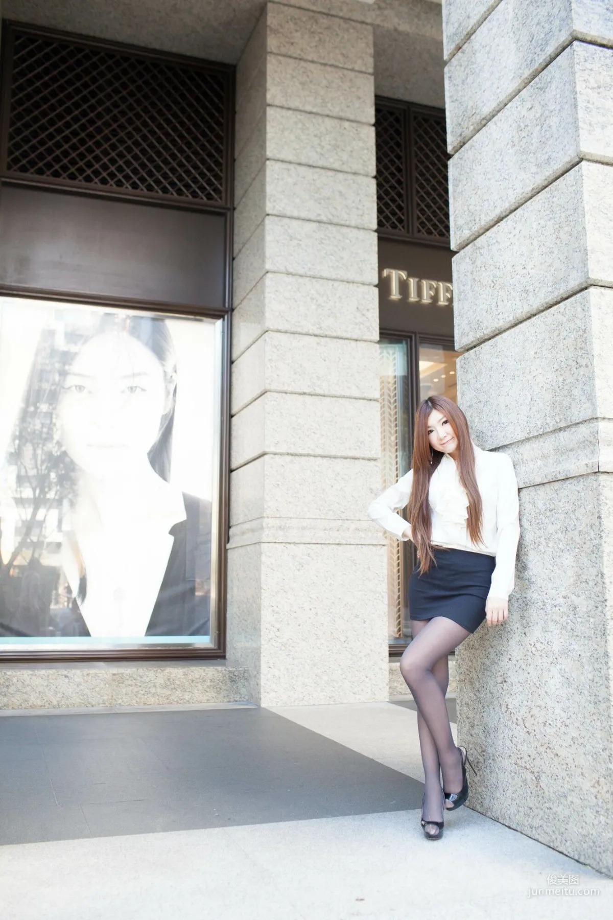 [台湾嫩模] Michelle小羽/谢馥羽《信義區街拍黑丝OL系列》 写真集84