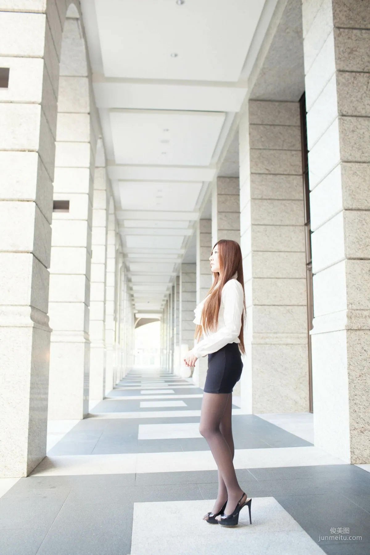 [台湾嫩模] Michelle小羽/谢馥羽《信義區街拍黑丝OL系列》 写真集92