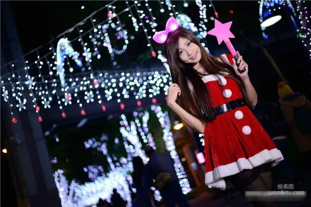 [台湾女神] 张雅筑chu 《板橋車站圣诞节外拍》 写真集