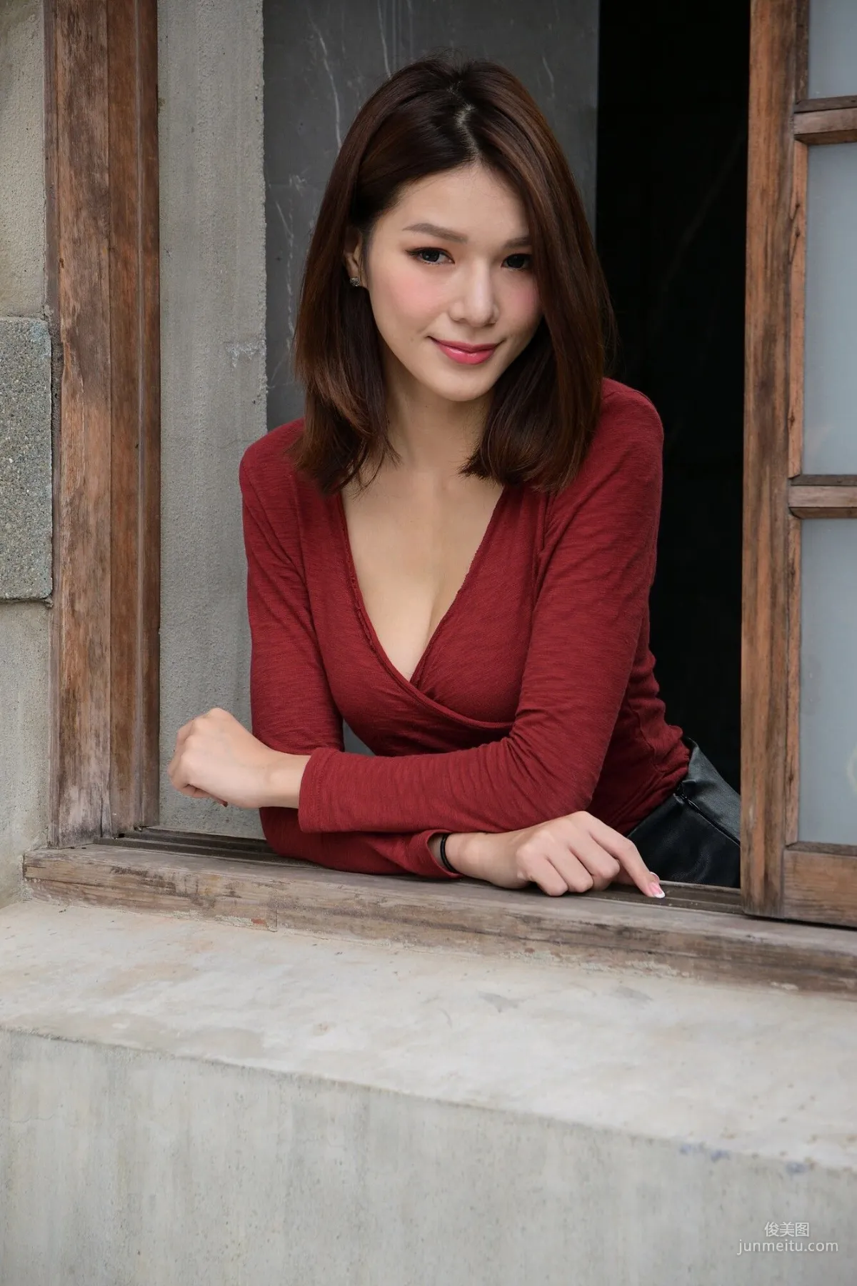 [台湾网红美女] Kate - 外拍超短皮裙系列 写真集25