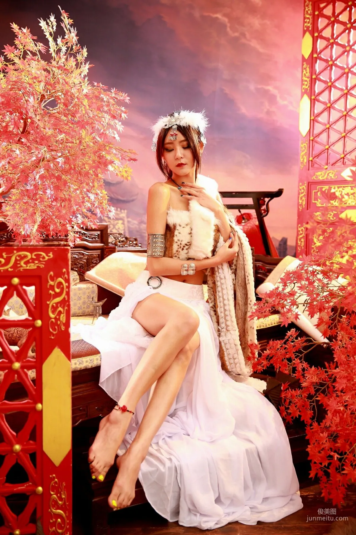 [台湾嫩模] Winnie小雪《蛮族公主和OL风装扮》 写真集17