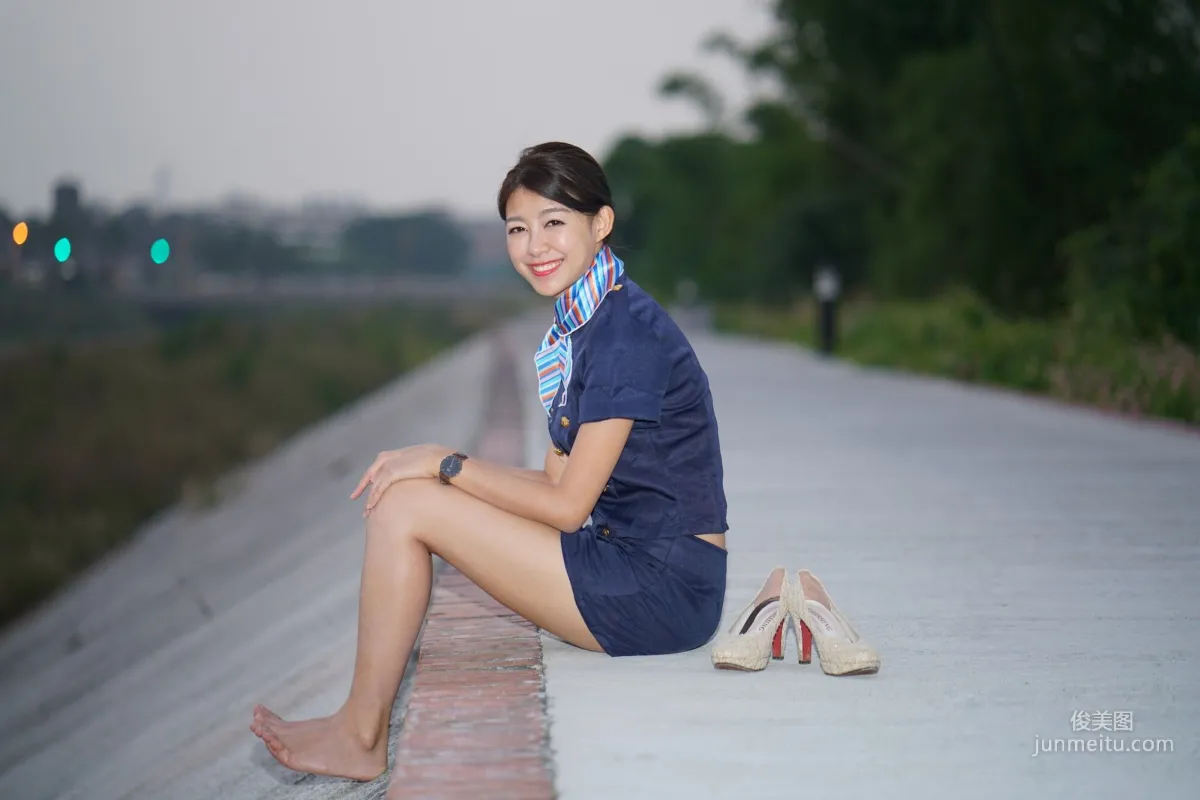 [台湾女神] 简嘉莹(小紫) 《光復新村～连衣裙+空姐装》 写真集46