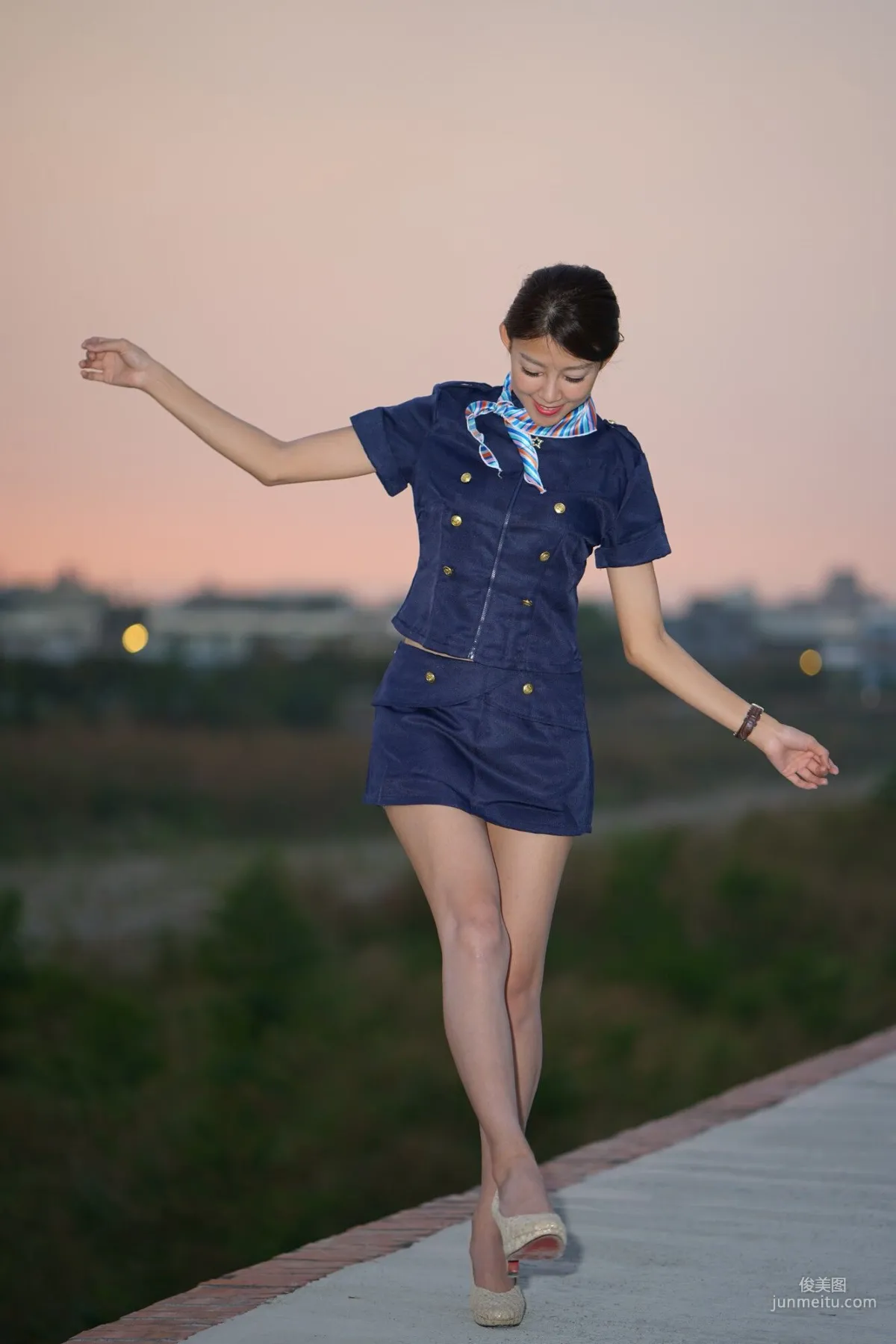 [台湾女神] 简嘉莹(小紫) 《光復新村～连衣裙+空姐装》 写真集31