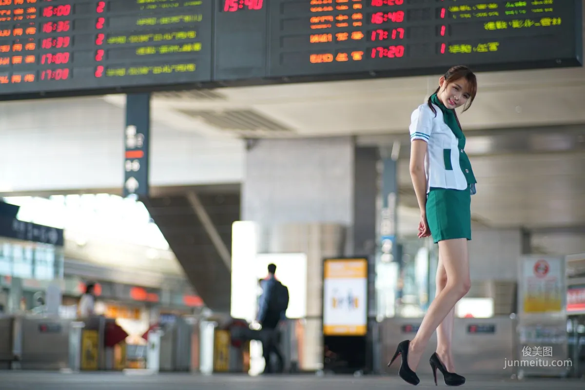 [台湾女神] 苏郁媛《烏日高鐵～空姐制服》 写真集70