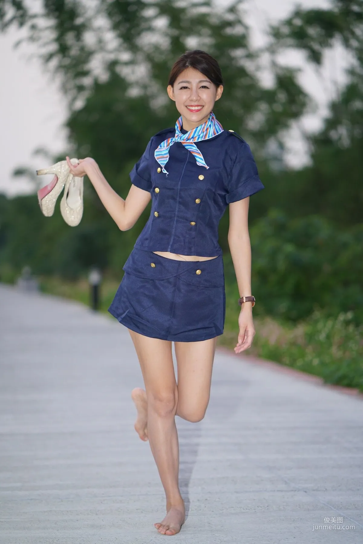 [台湾女神] 简嘉莹(小紫) 《光復新村～连衣裙+空姐装》 写真集36