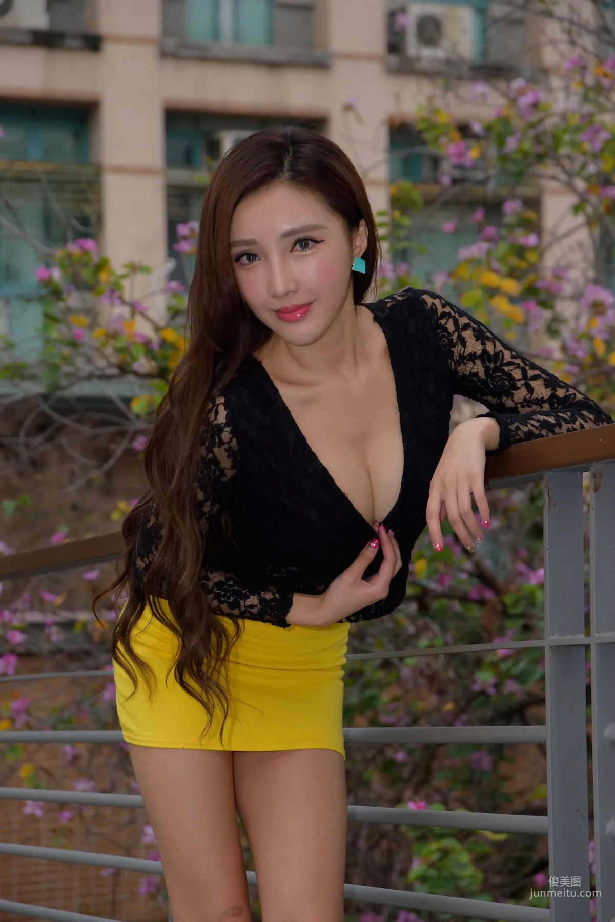 [台湾正妹] 赵芸Syuan《成熟长腿美女街拍》 写真集36