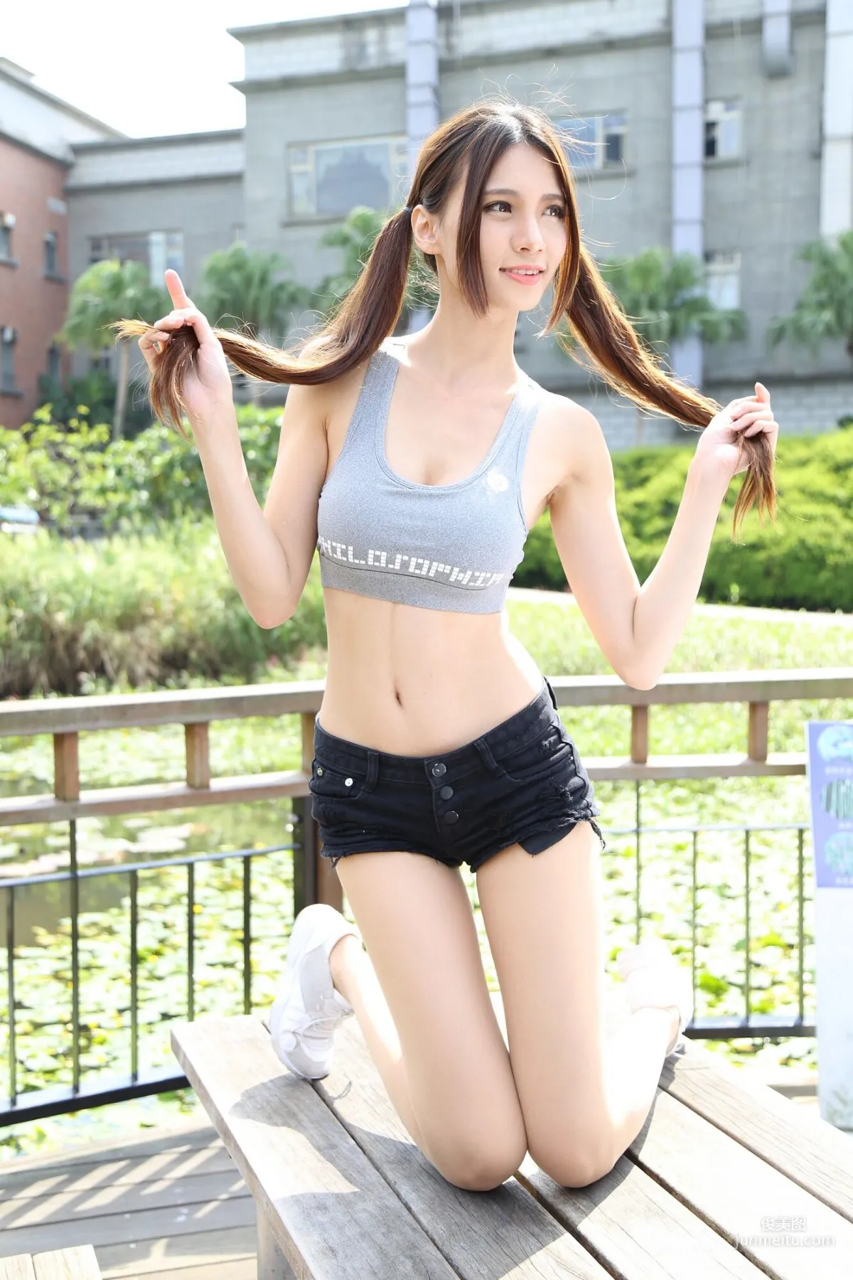 [台湾女神] 蔡译心 - 運動服外拍(热裤+肉丝） 写真集84