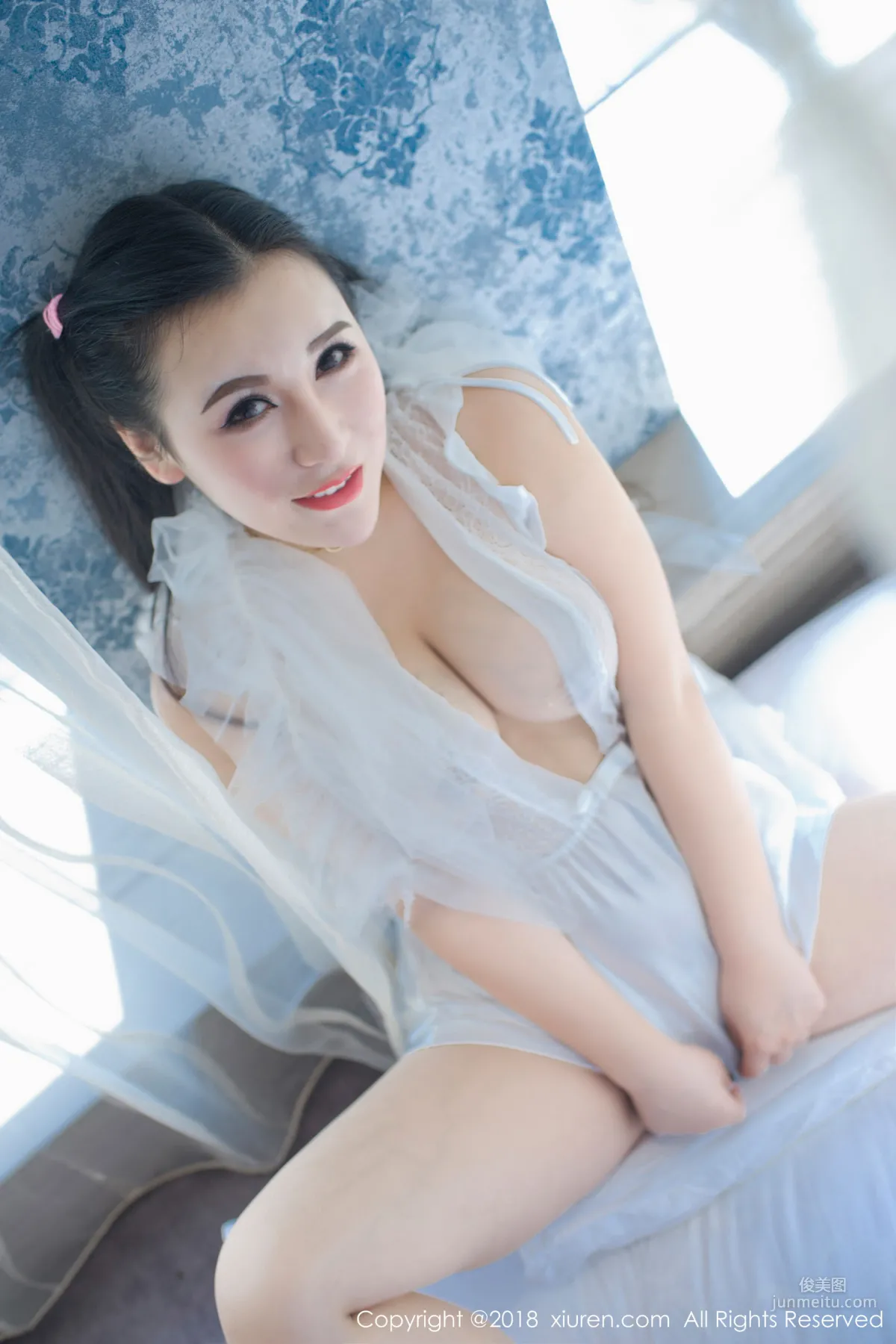 MODEL伊若《蕾丝开胸睡衣和蓝色死库水》 [秀人XIUREN] No.1034 写真集26