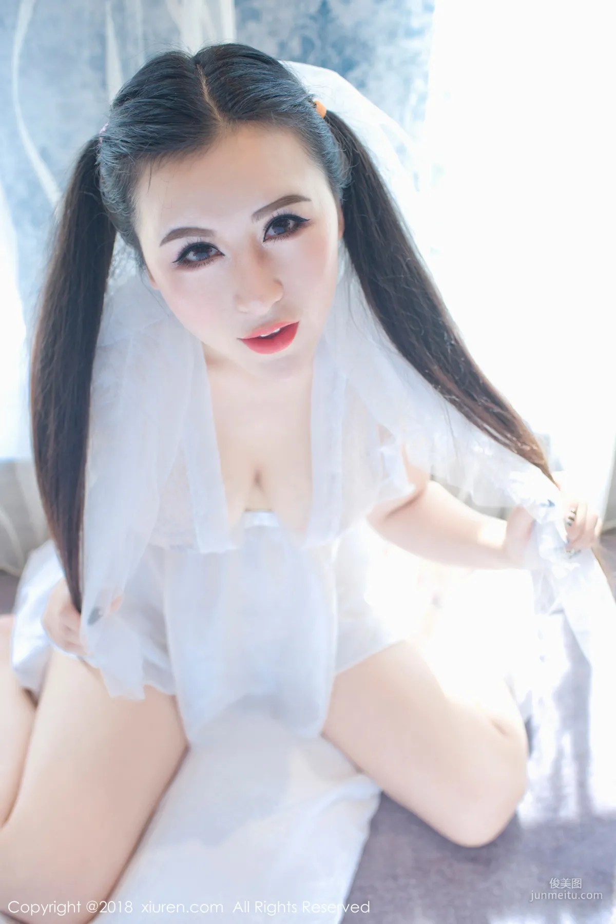 MODEL伊若《蕾丝开胸睡衣和蓝色死库水》 [秀人XIUREN] No.1034 写真集9