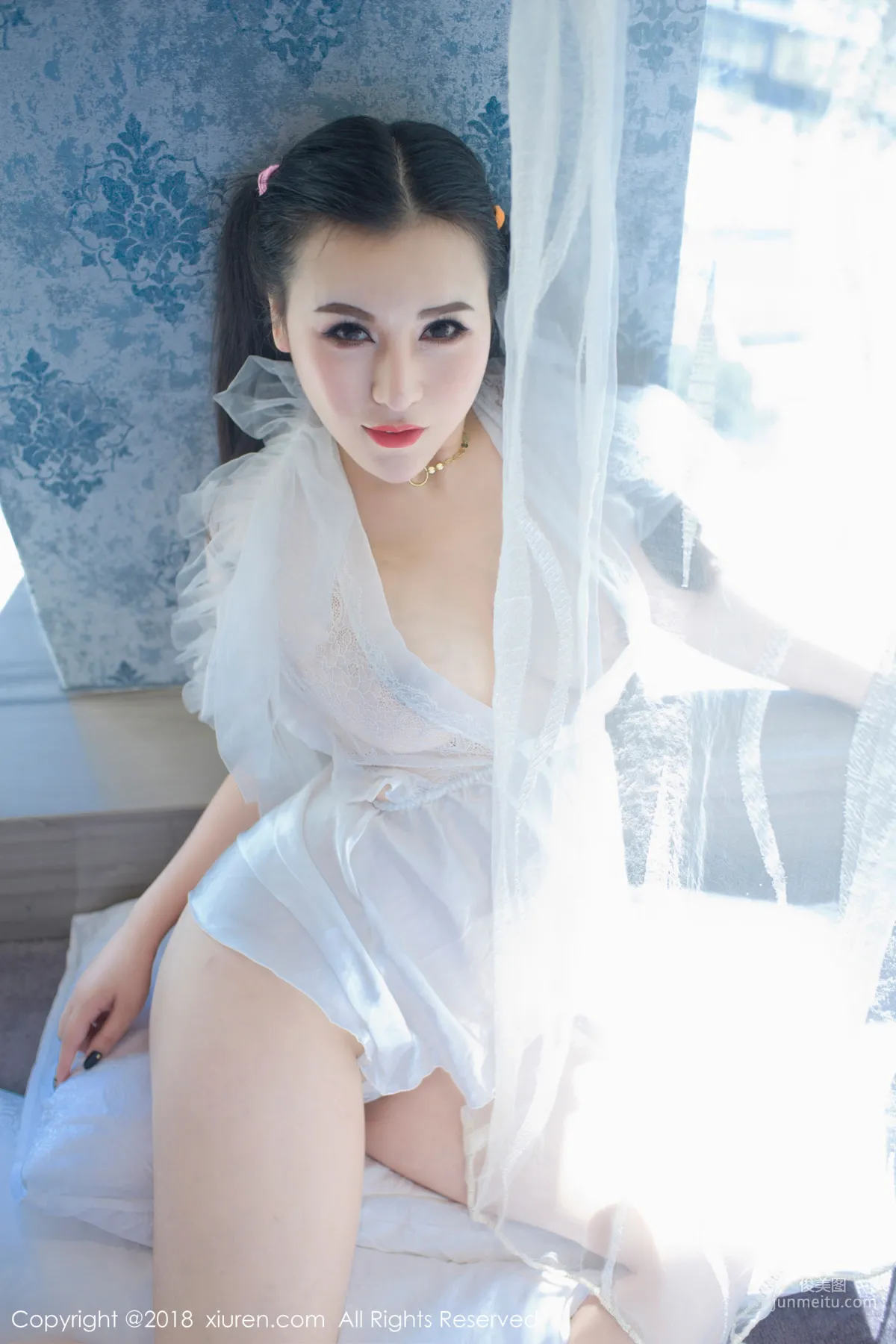 MODEL伊若《蕾丝开胸睡衣和蓝色死库水》 [秀人XIUREN] No.1034 写真集17