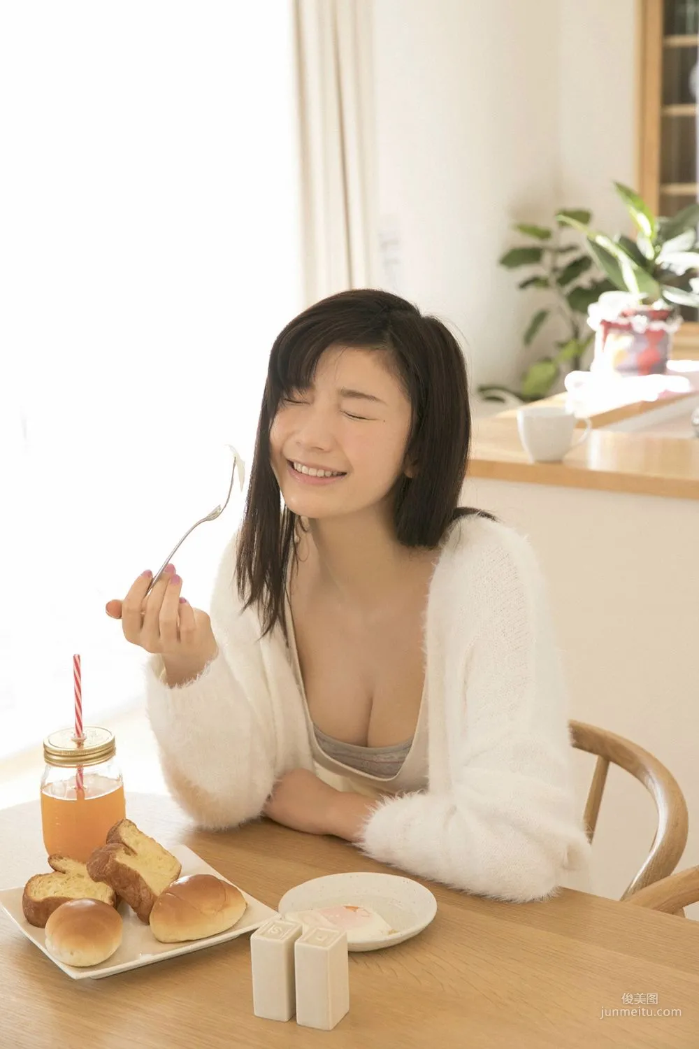 小倉優香《女神降臨》 [YS-Web] Vol.811 写真集38