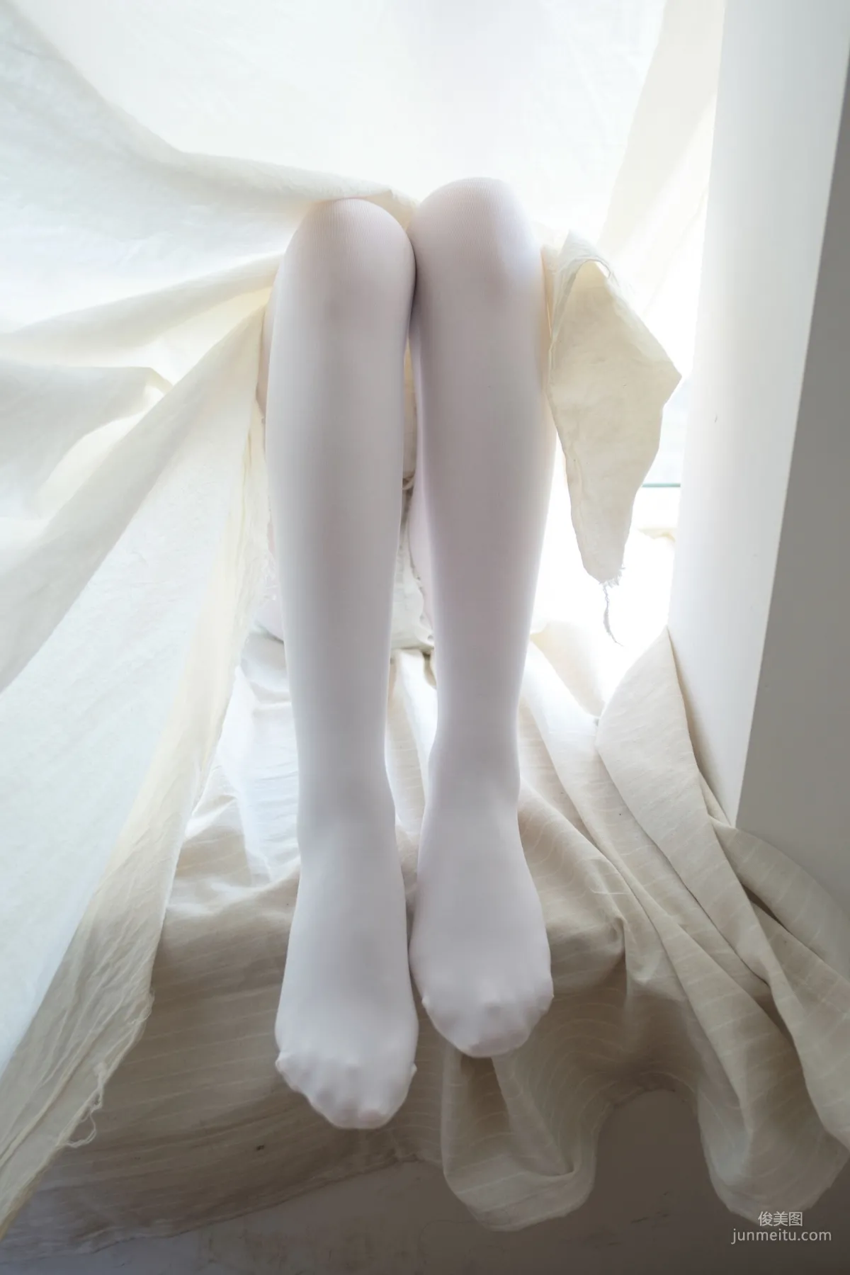 《窗台上的白丝少女》 [森萝财团] R15-018 写真集66